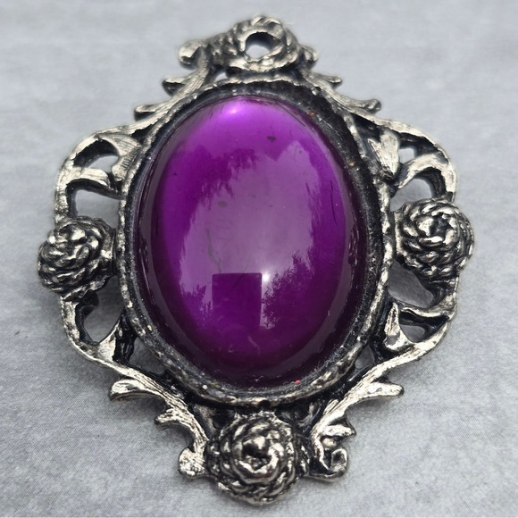 The Unbranded Brand Jewelry - Vintage Purple Cabochon Brooch Silver Tone Floral Victorian Style Pin